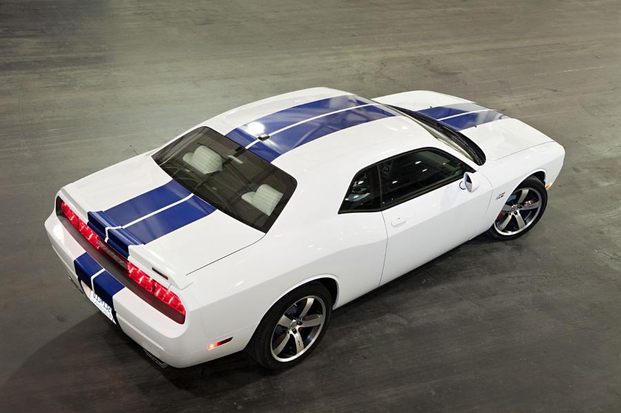  Dodge Challenger SRT8 392 Inaugural Edition 2010 года  (фото 28 из 36)